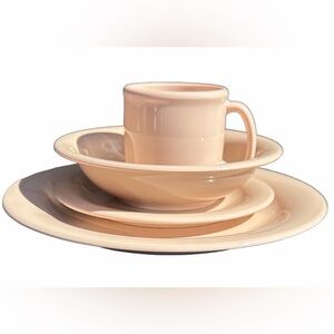 Vintage Tupperware MCM 70’s Melamine  pink 
4 place setting Dinnerware Set